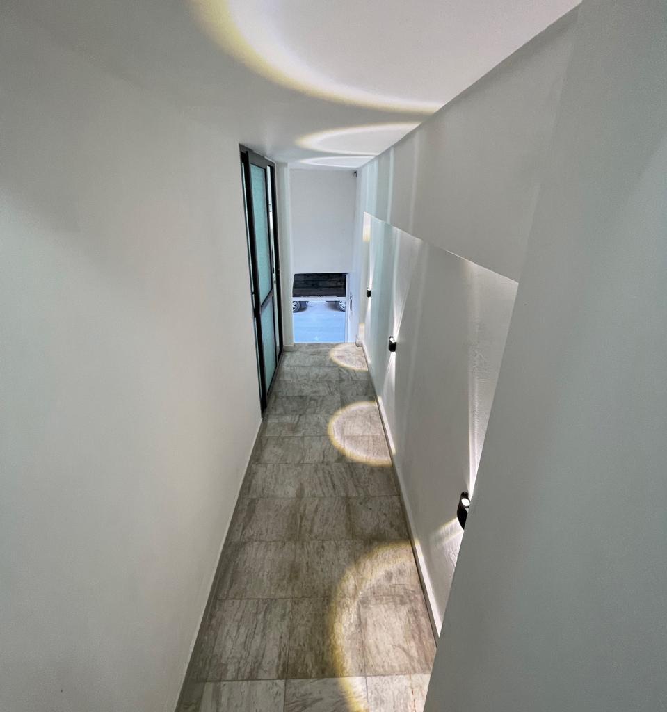 Ambiente Business con Vetrina 90 m² Selvía 70.000 Lekë