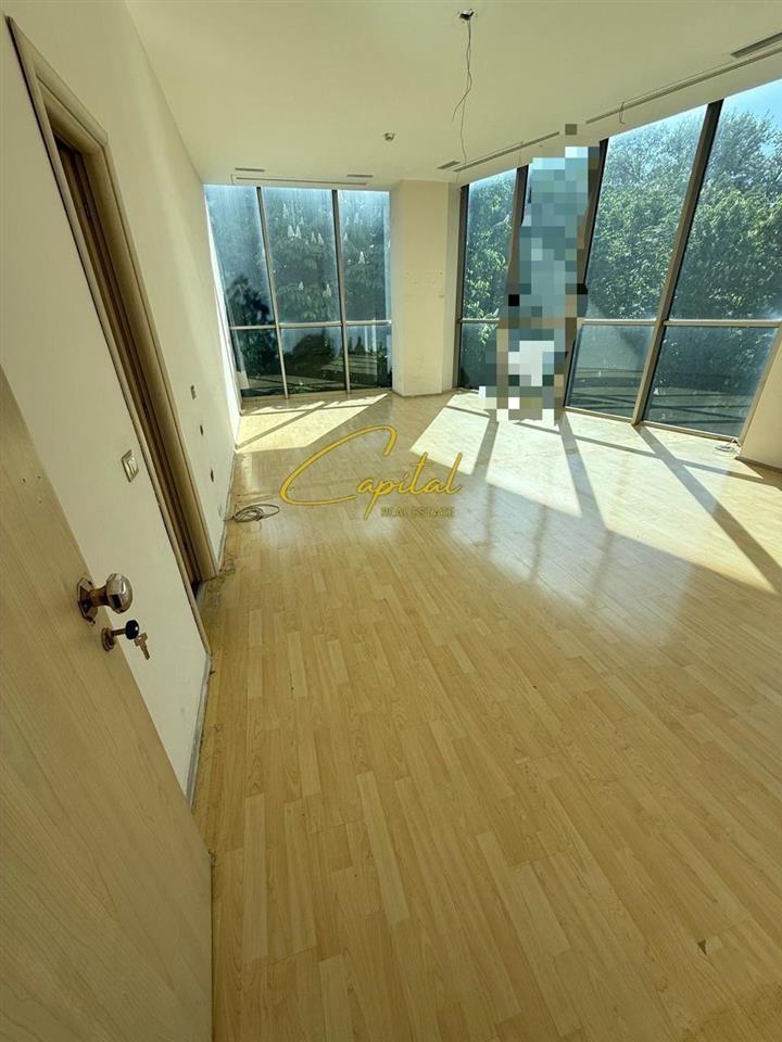 Ufficio in affitto 50 m2 Via Sami Frasheri 1.200 euro