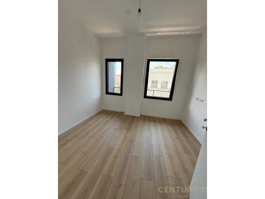 FOR RENT APARTMENT FOR OFFICE 3+1+2+2 PARKING SPACES NEAR THE BARRIKADAVE STREET