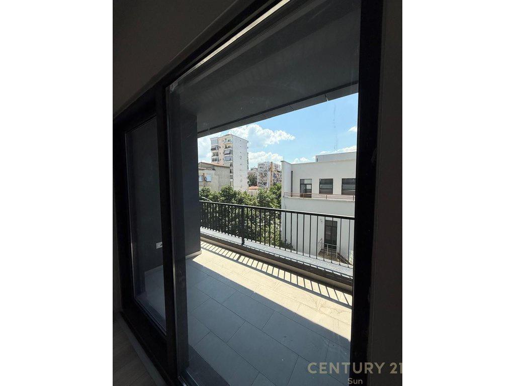 FOR RENT APARTMENT FOR OFFICE 3+1+2+2 PARKING SPACES NEAR THE BARRIKADAVE STREET