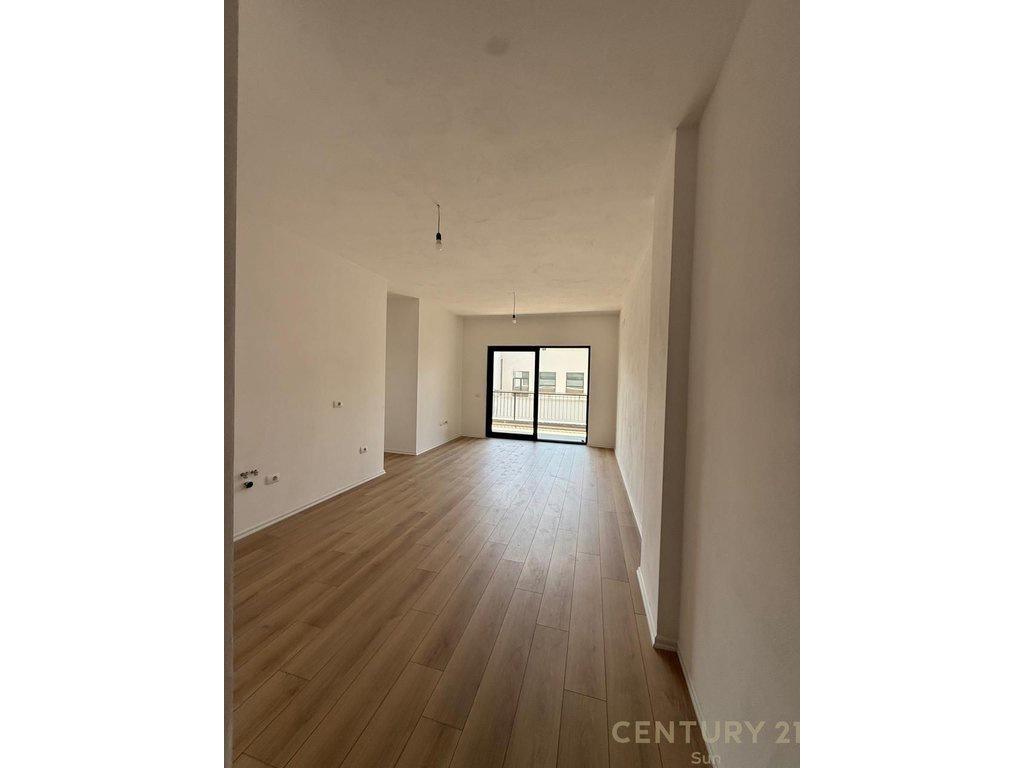 FOR RENT APARTMENT FOR OFFICE 3+1+2+2 PARKING SPACES NEAR THE BARRIKADAVE STREET