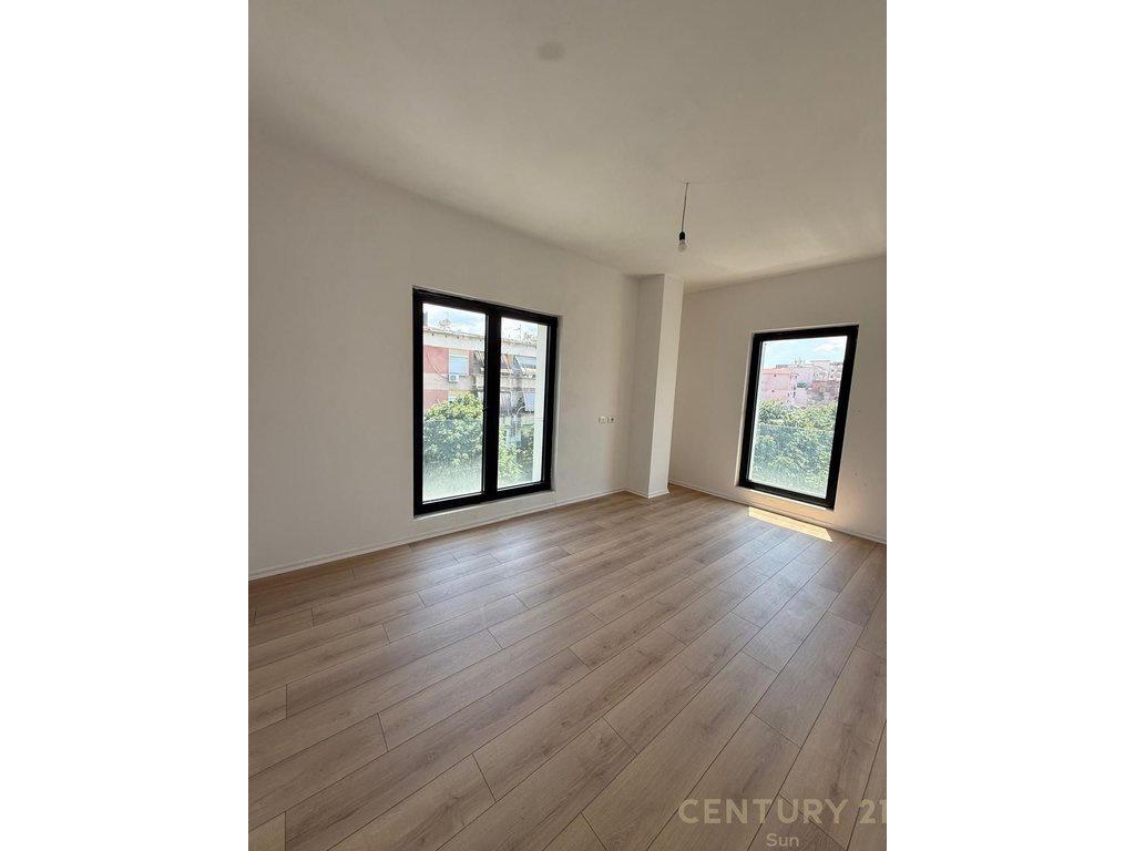 FOR RENT APARTMENT FOR OFFICE 3+1+2+2 PARKING SPACES NEAR THE BARRIKADAVE STREET