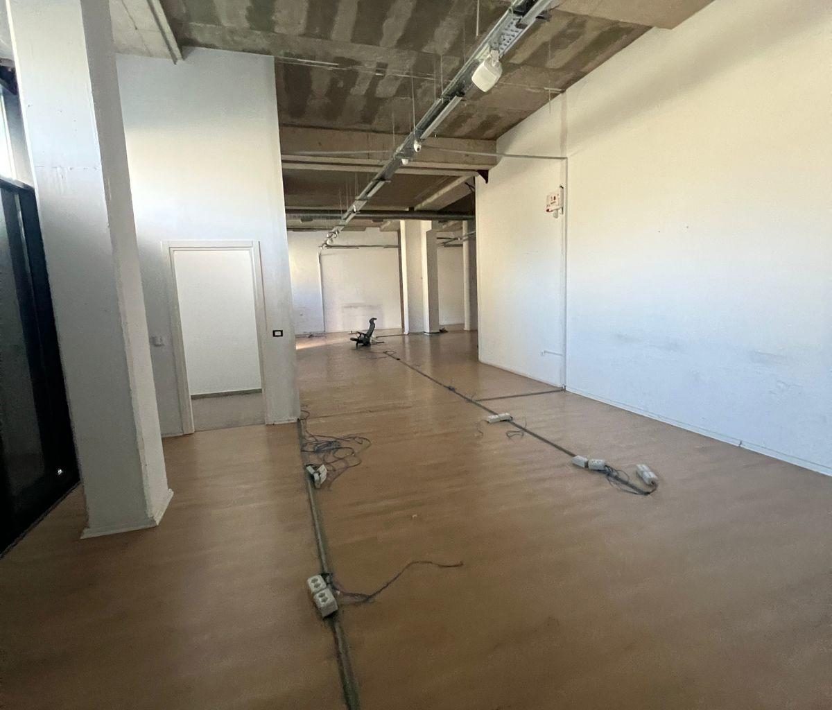 ZYRE ME QERA 361 M2 ZOGU I ZI 5.800 EURO