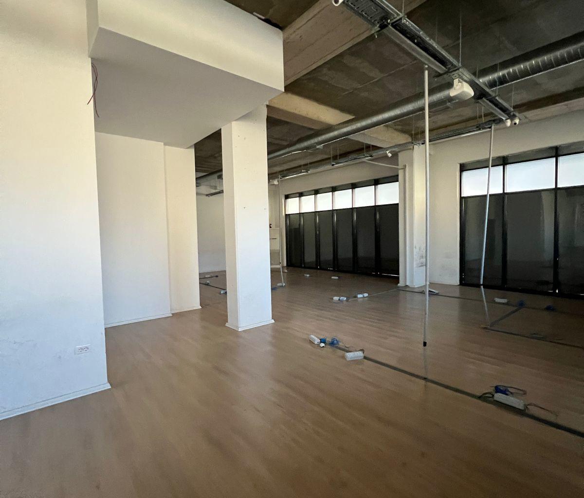ZYRE ME QERA 361 M2 ZOGU I ZI 5.800 EURO