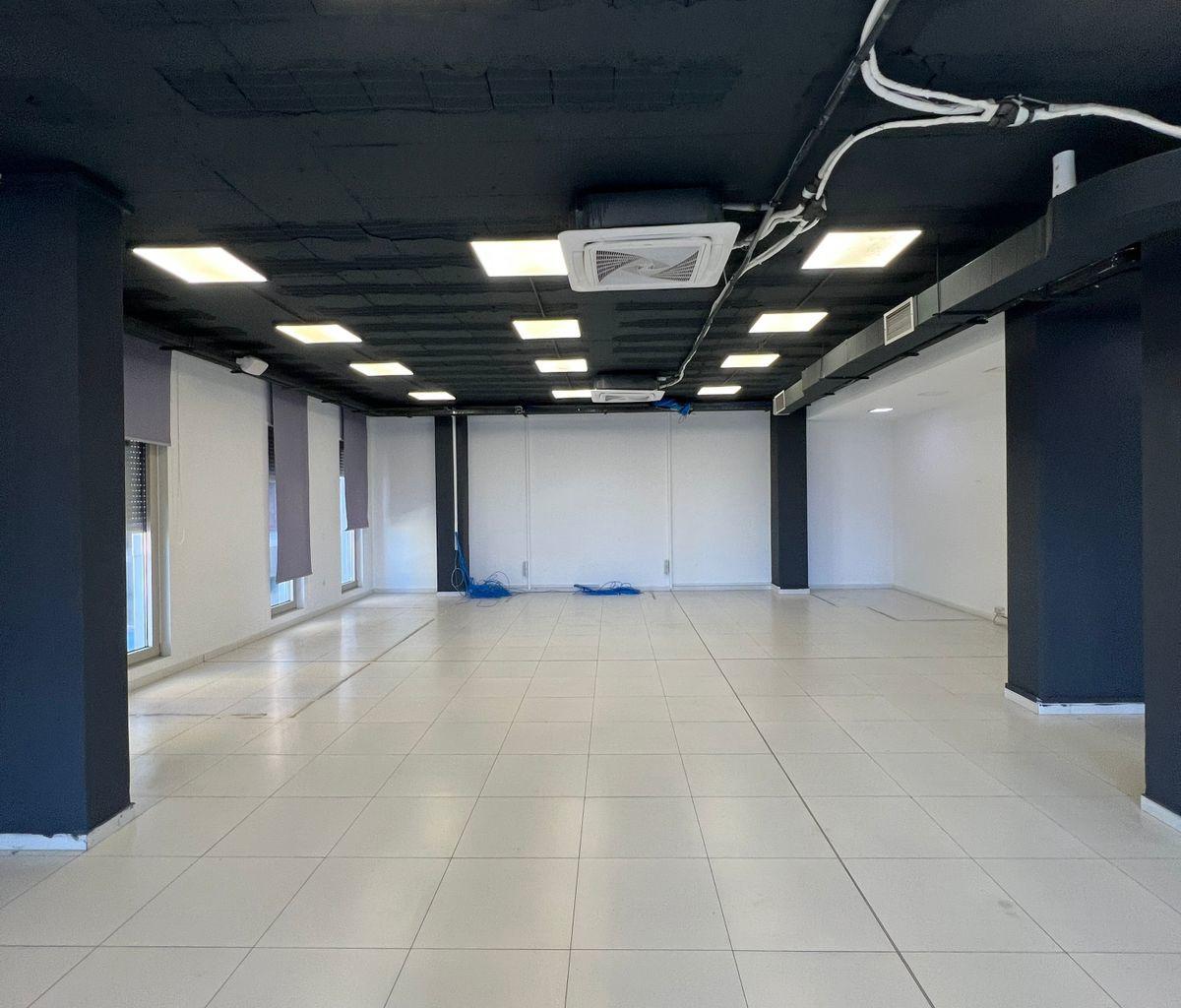 ZYRE CON SERRA DI 1077 M2 ZOGU AL PIANO ZI A 15.000 EURO