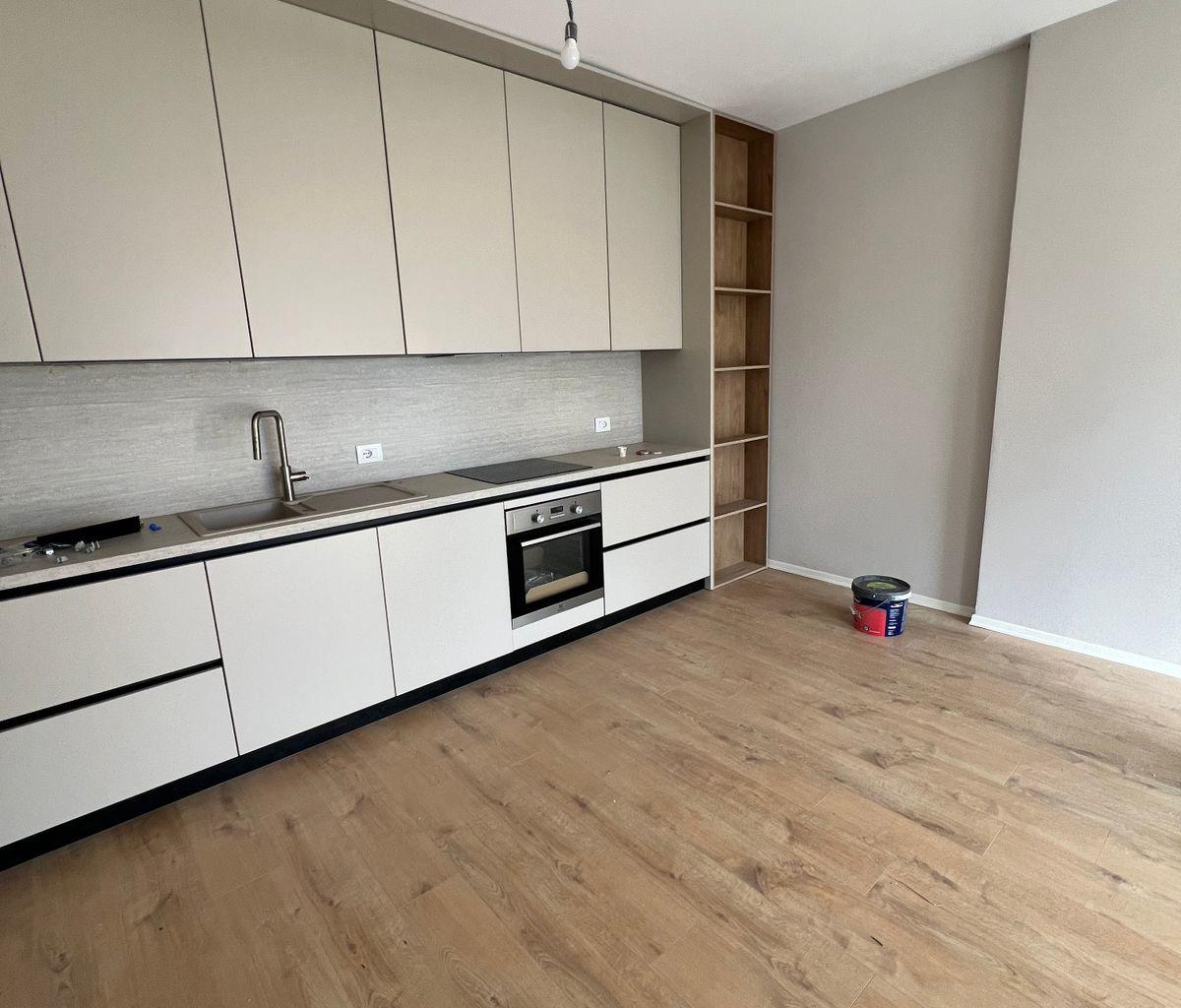 ZYRE ME QERA 100 M2 BULEVARDI I RI 500 EURO