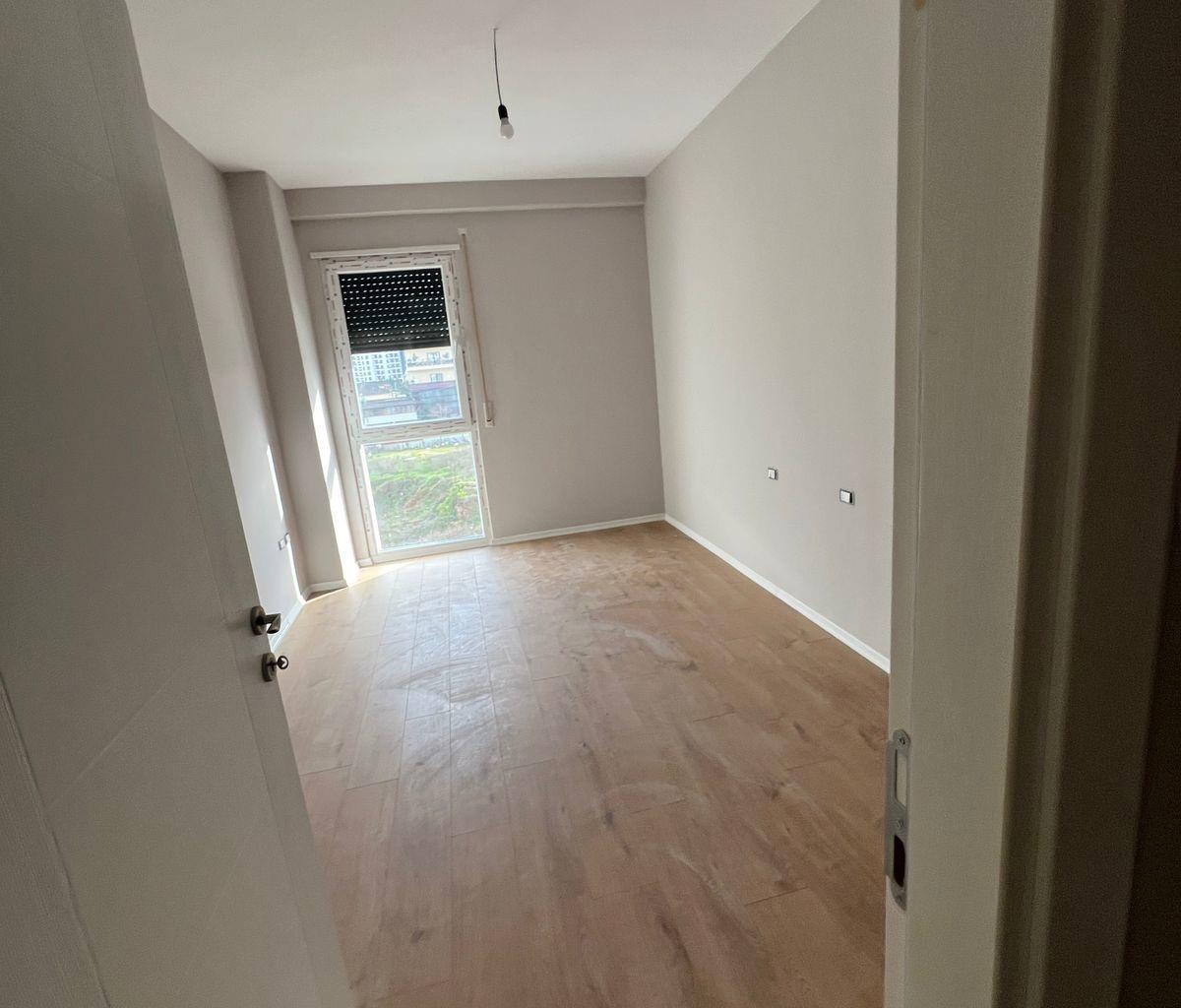 ZYRE ME QERA 100 M2 BULEVARDI I RI 500 EURO