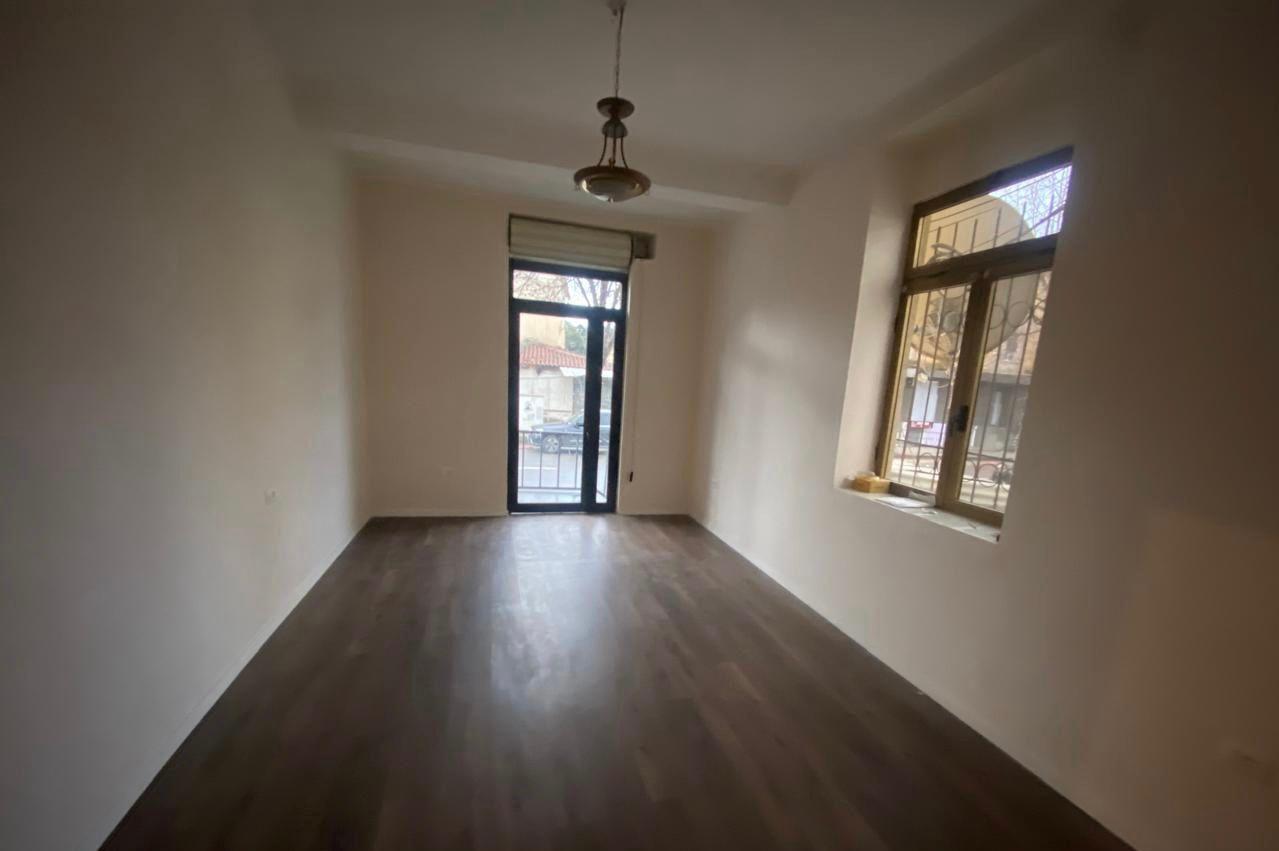 ZYRE ME QERA 73 M2 RRUGA E DIBRES 1.200 EURO