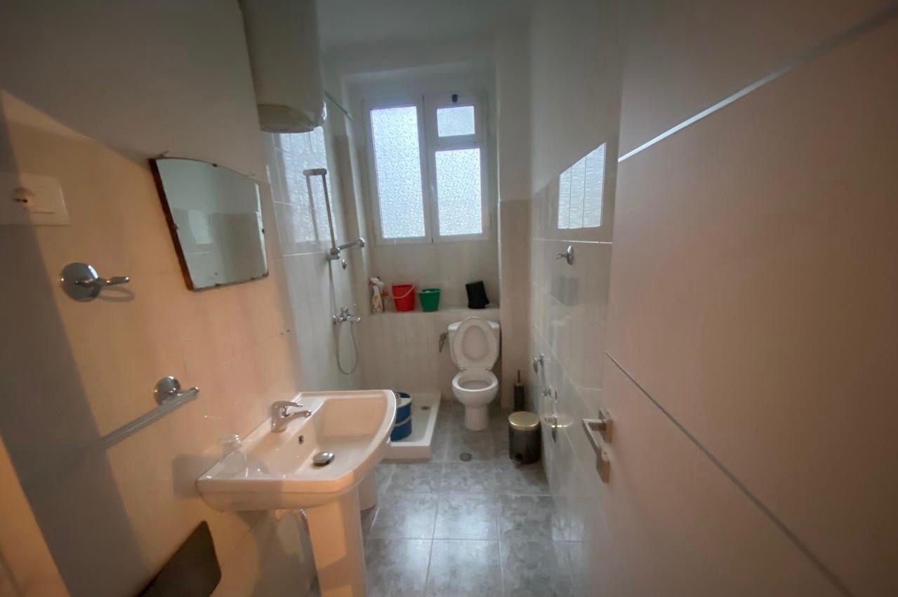 ZYRE ME QERA 73 M2 RRUGA E DIBRES 1.200 EURO