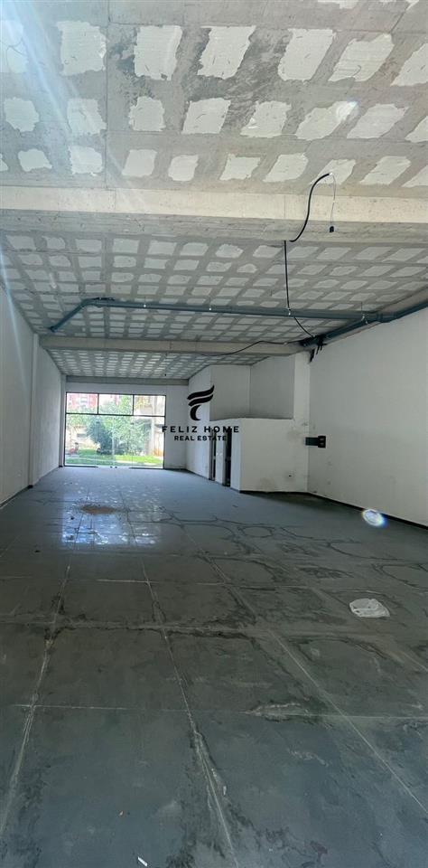 AMBIENT BIZNESI ME QERA 144 M2 KOMUNA E PARISIT 2000 EURO