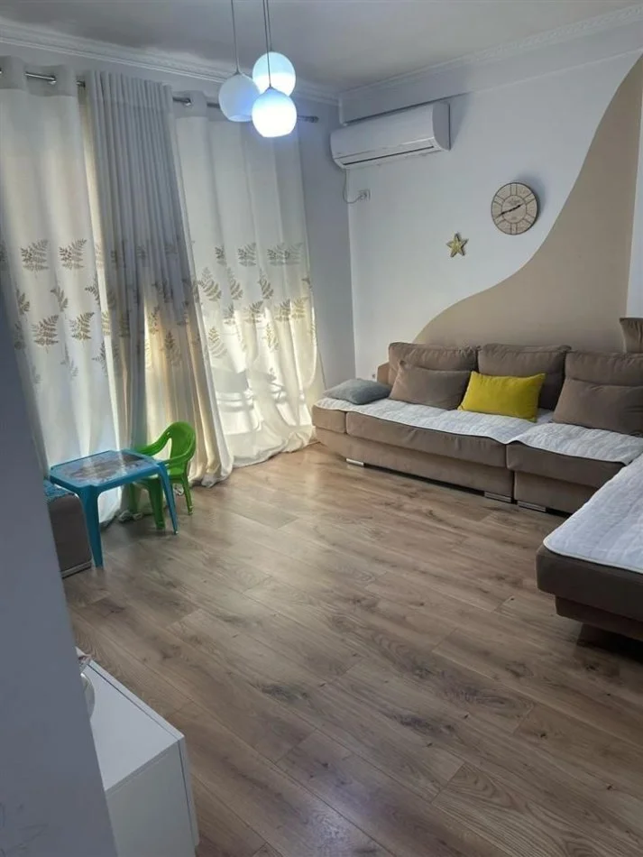 Tirane, vendesi appartamento 2+1+Balcone, Piano 5, 102 m², 165.000 € (YB)