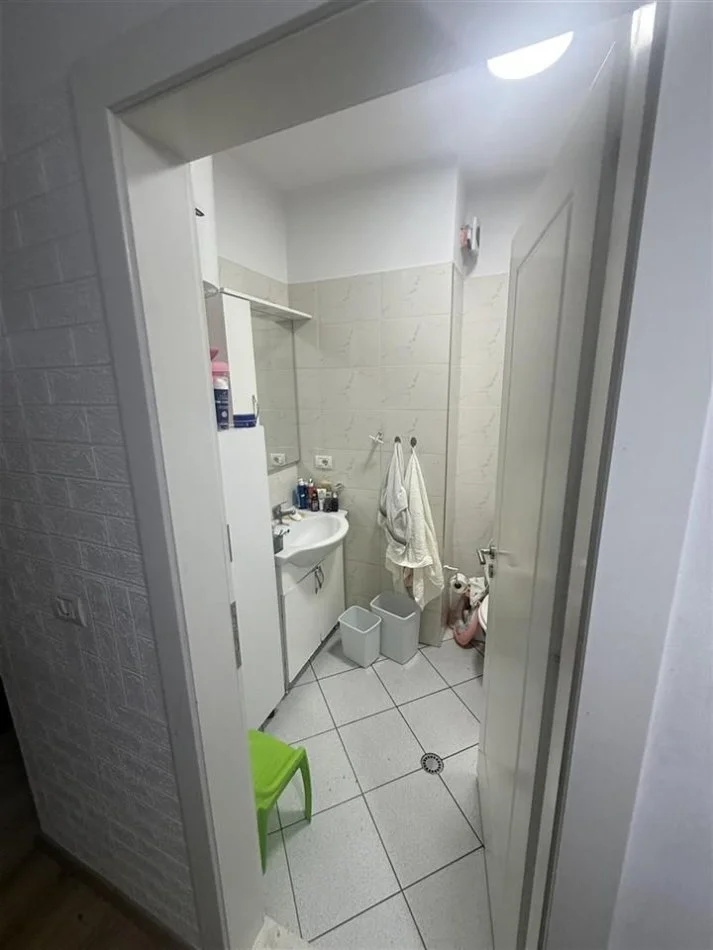 Tirane, vendesi appartamento 2+1+Balcone, Piano 5, 102 m², 165.000 € (YB)