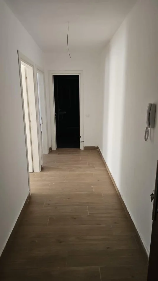 Tirane, vendesi appartamento 1+1+Balcone Piano 2, 86 m² 130.000 € (IN VENDITA)