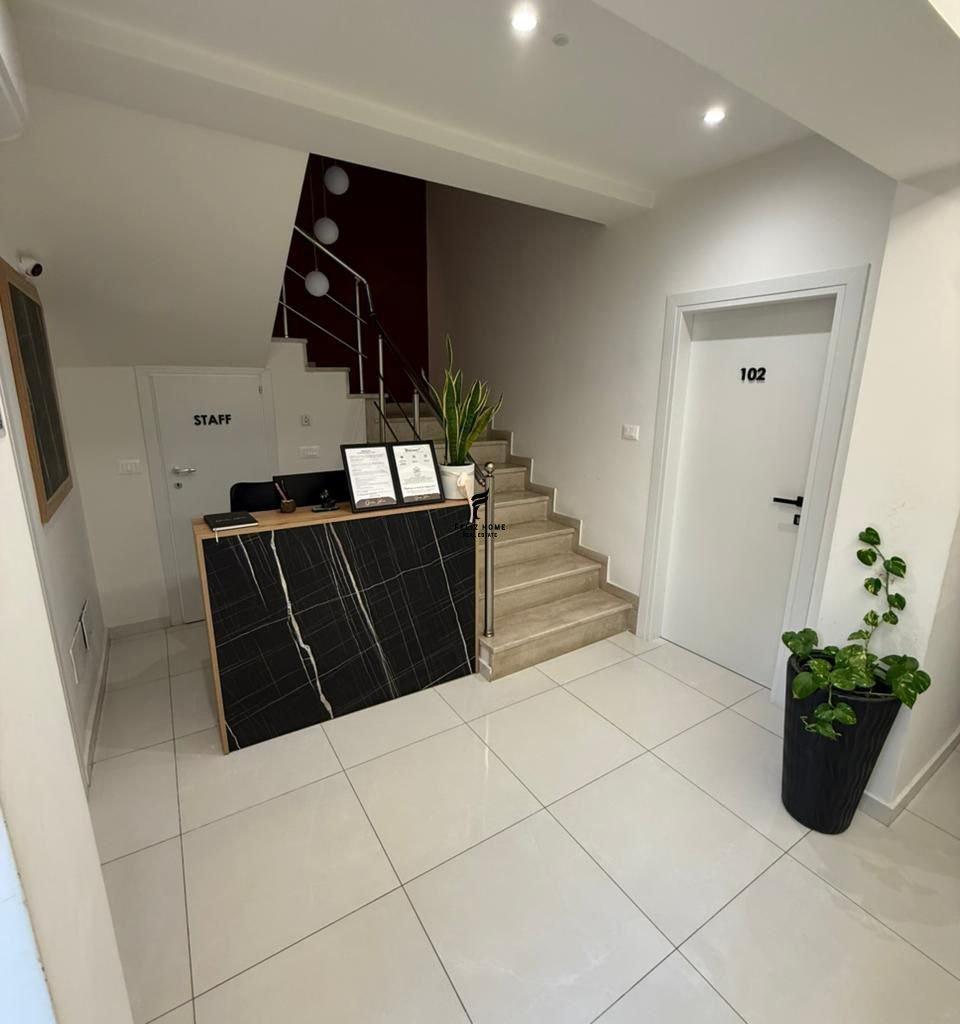Hotel con 300m2 nel centro, prezzo 1.000.000 LEKE