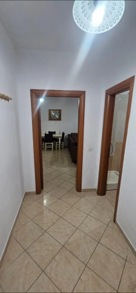 Tirane, vendesi appartamento 1+1+Balcone Piano 3, 72 m² 110.000 € (YBERESTO)