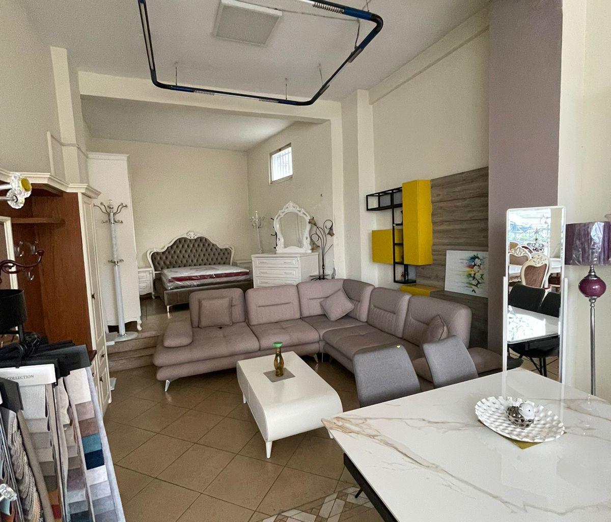 DYQAN ME QERA 360 M2 BULEVARDI ZOGU I PARE 750.000 LEKE