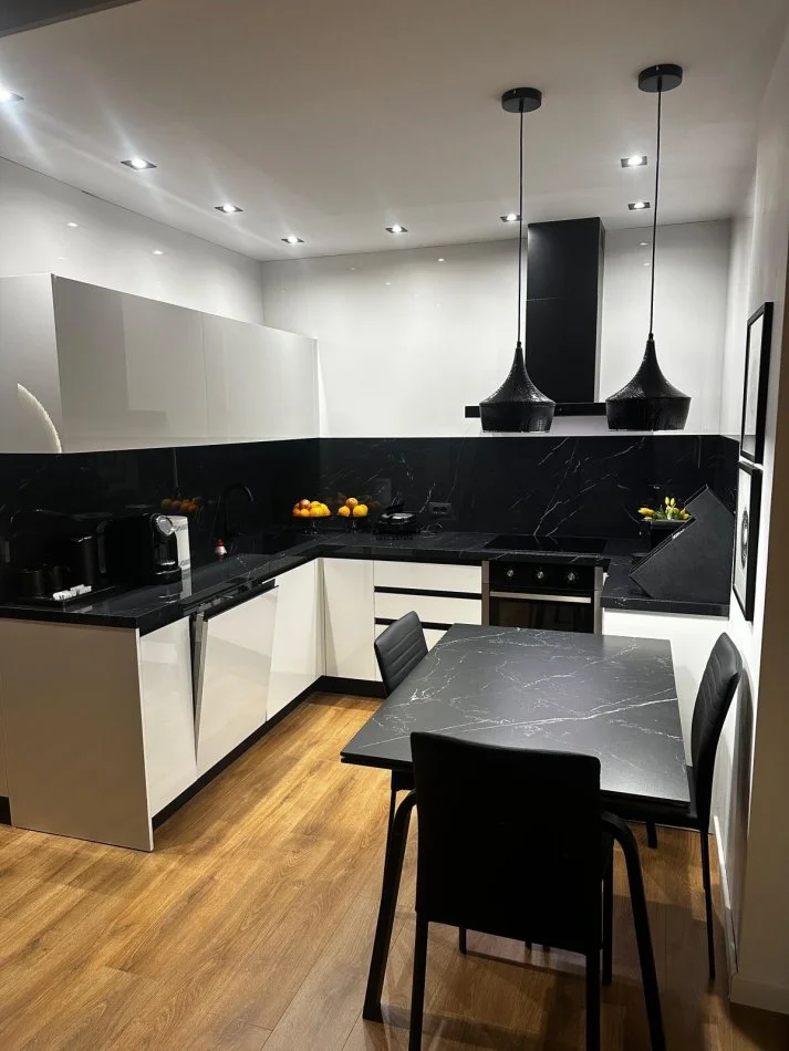 Tirane, vendesi appartamento 2+1 Piano 3, 100 m² 435.000 € (BLLOKU)