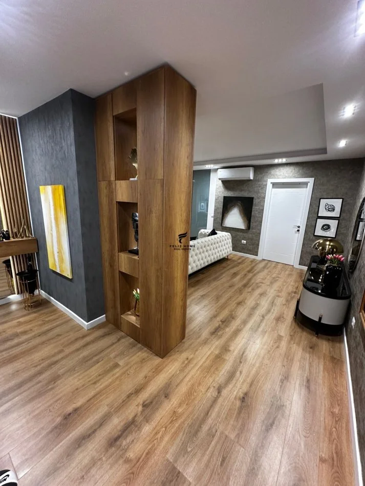 Tirane, vendesi appartamento 2+1 Piano 3, 100 m² 435.000 € (BLLOKU)