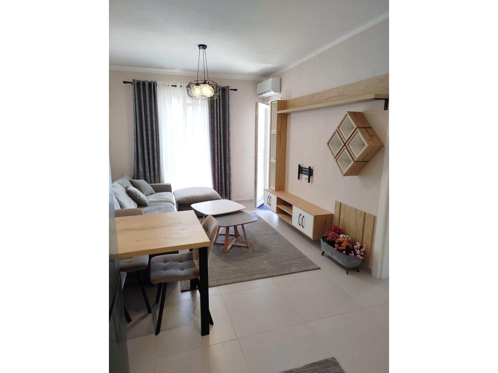 Jepet me qira apartament 1+1+post parkimi, Univers City