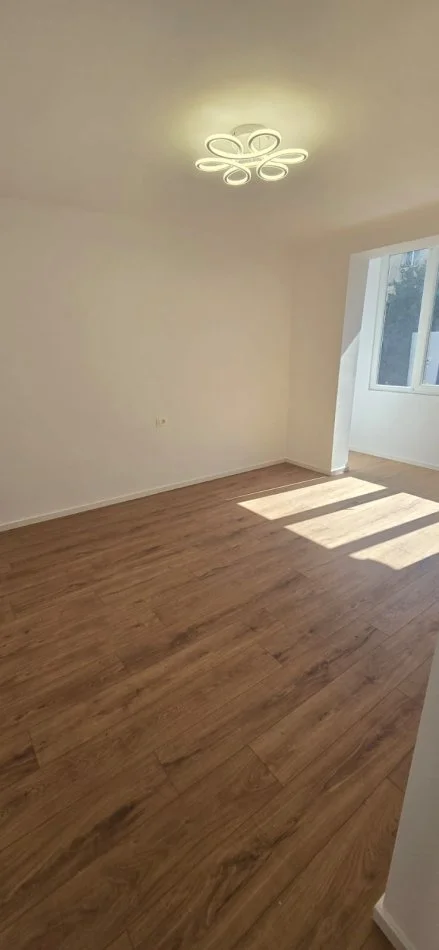 Tirane, vendesi monolocale al terzo piano, 30 m², 95.000 € (MYSLYM SHYRI)