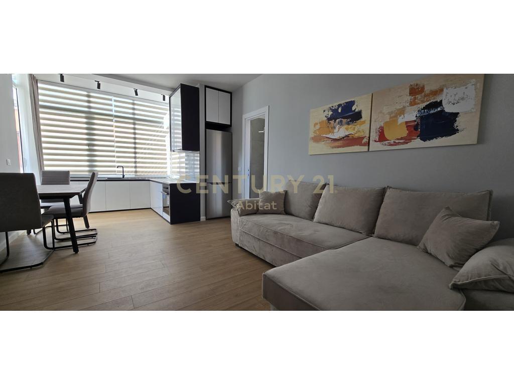 Shitet Apartament 1+1 pranë Zojës së Këshillit të Mirë!