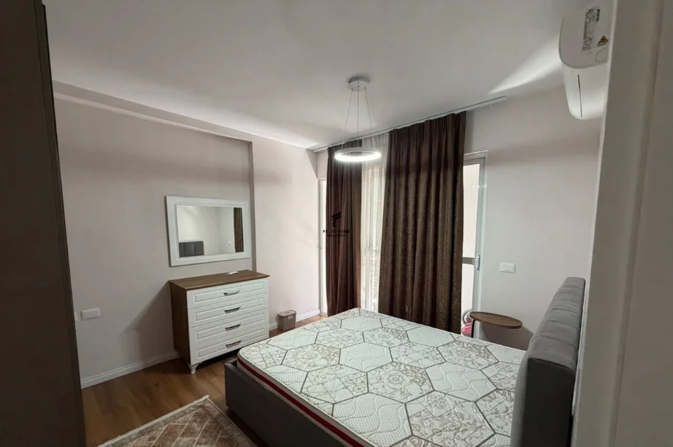 Tirane, affitto appartamento 2+1 Piano 2, 70 m² 750 € (CENTRO)