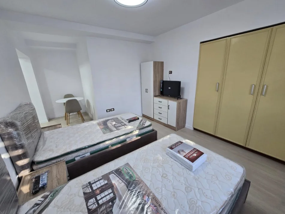 Tirana, Studio for Rent on the 2nd Floor, 34 m², €500 (MINE PEZA)
