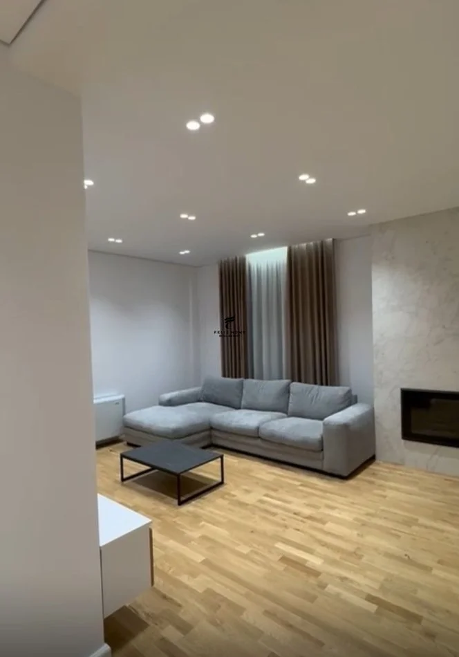 Tirano, affitto appartamento 3 piani, 600 m², 4.000 € (TEG)