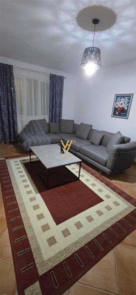 Affitto casa privata 3+1+3 con cortile, ville tedesca 70.000 LEK