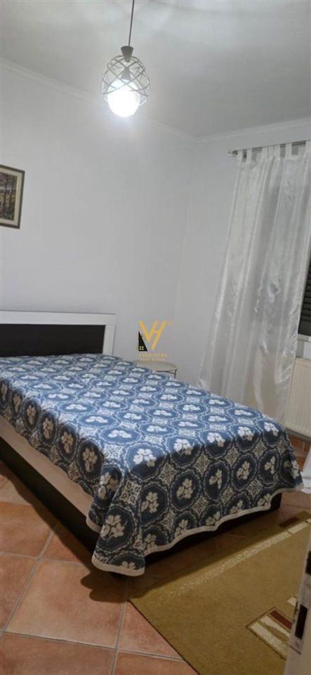 Affitto casa privata 3+1+3 con cortile, ville tedesca 70.000 LEK