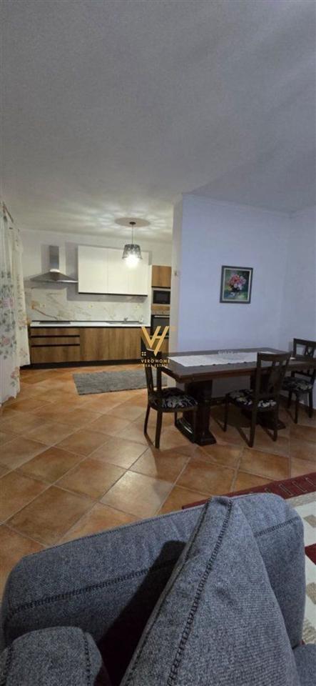 Affitto casa privata 3+1+3 con cortile, ville tedesca 70.000 LEK