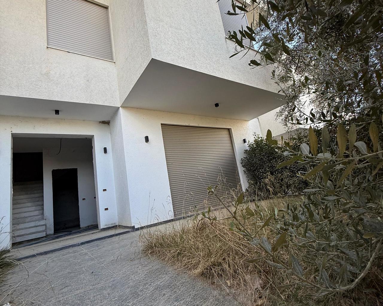 VILLA IN VENDITA VICINO A KODRA DIELLIT