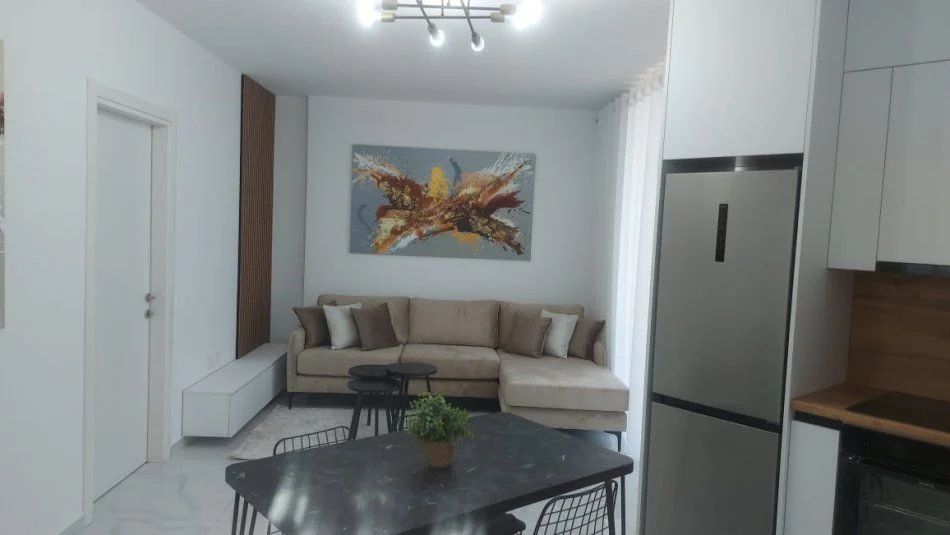 Tirane, jepet me qera apartament 1+1+Ballkon Kati 7, 66 m² 500 € (YZBERISHT)