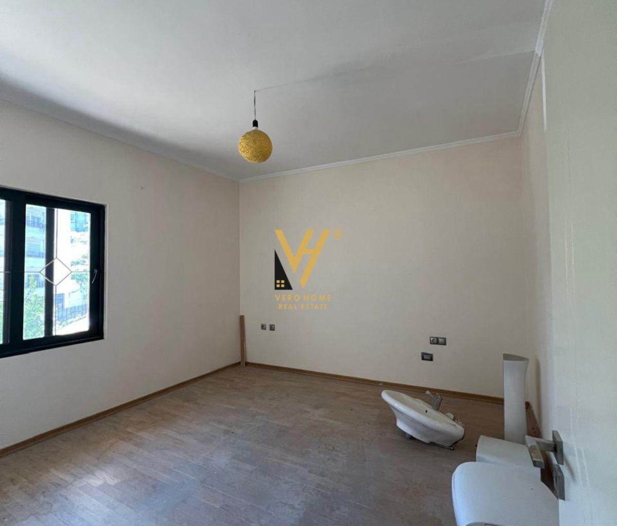 Vile con 3 piani in affitto nella zona Kopshti Zoologjik 3.500 €