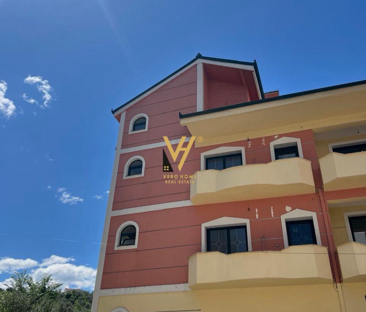 Vile con 3 piani in affitto nella zona Kopshti Zoologjik 3.500 €