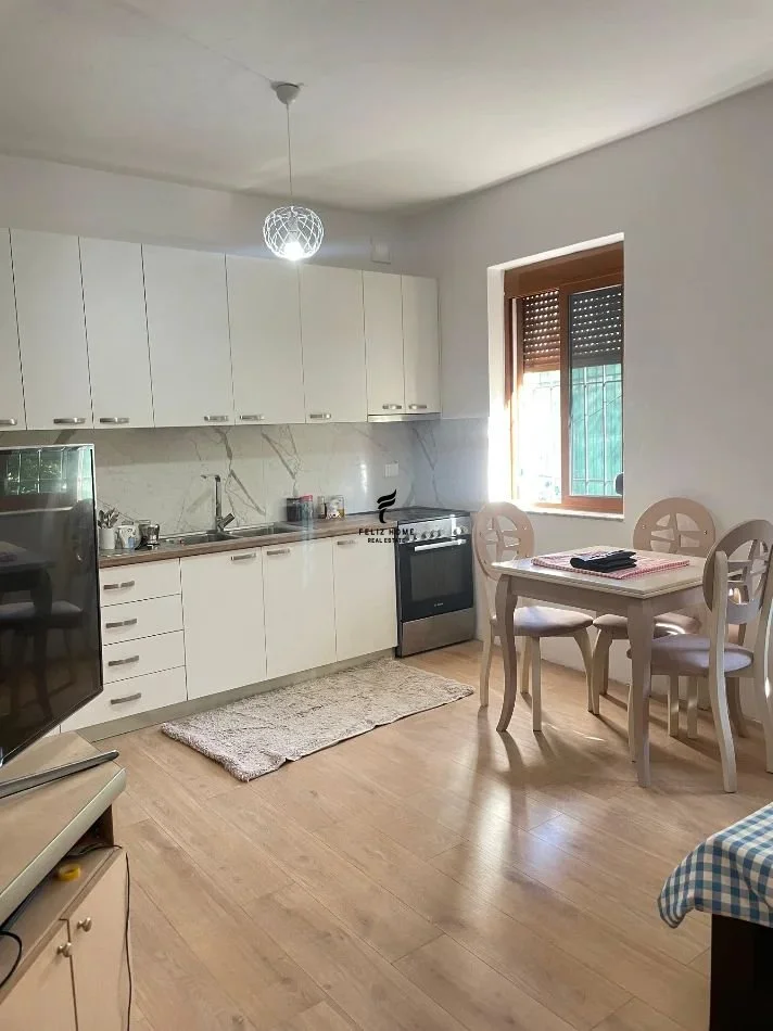 Tirane, jepet me qera apartament 2+1 Kati 2, 90 m² 500 € (SELITE)