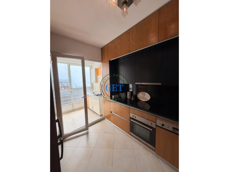 Durres, affitto appartamento 2+1+Balcone Piano 6, 90 m² 500 € (Palazzo dello Sport)