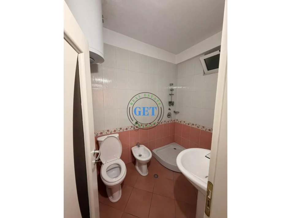 Durres, affitto appartamento 2+1+Balcone Piano 6, 90 m² 500 € (Palazzo dello Sport)