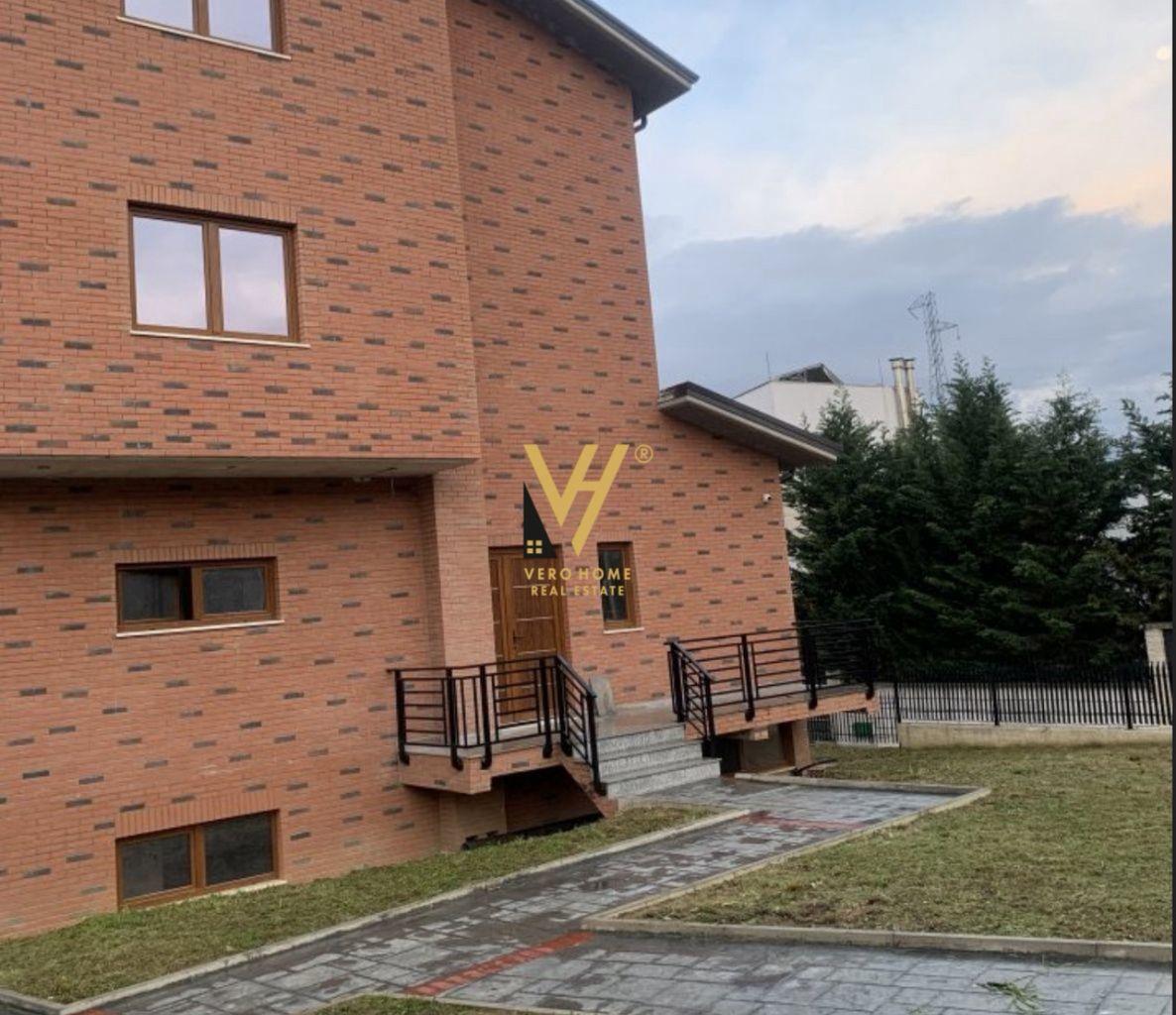 Affitto Villa su Tre Piani con Corte nel TEG, Lunder 4.000 euro