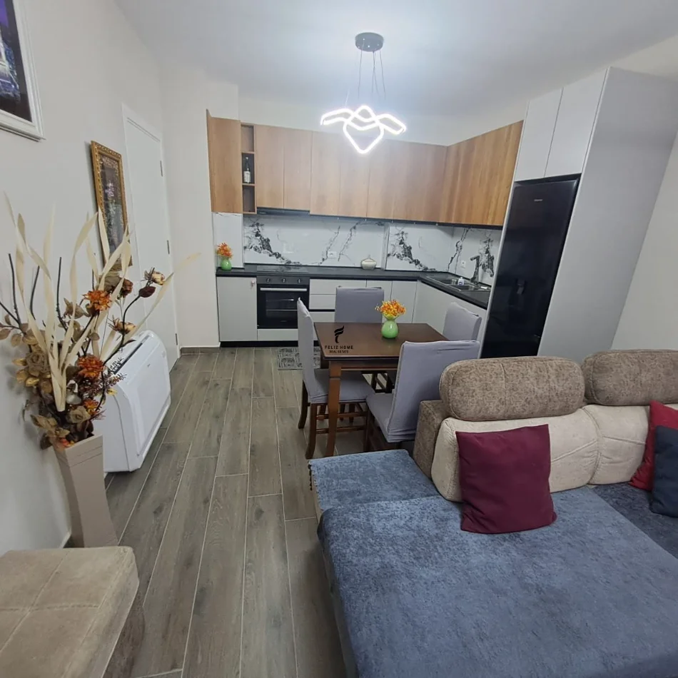 Tirane, affitto appartamento 1+1 al secondo piano, 70 m², 550 € (VARRI I BAMIT)