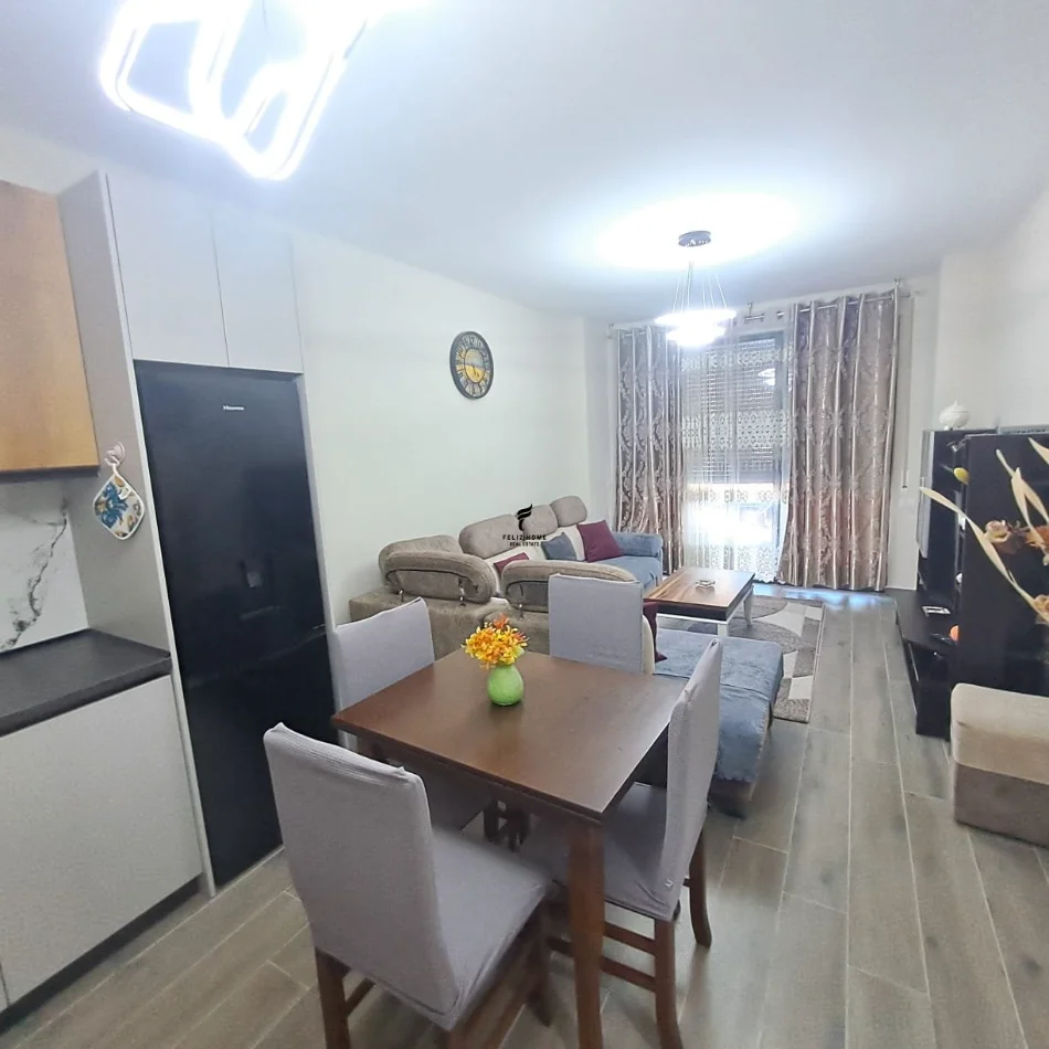 Tirane, affitto appartamento 1+1 al secondo piano, 70 m², 550 € (VARRI I BAMIT)