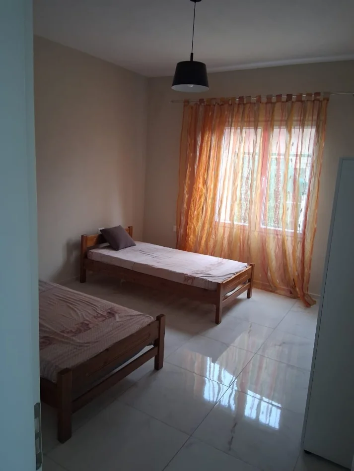 Tirane, affitto appartamento 3+1 Piano 2, 100 m² 550 € (Via Elbasanit)