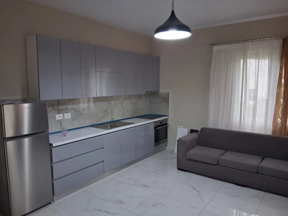 Tirane, affitto appartamento 3+1 Piano 2, 100 m² 550 € (Via Elbasanit)