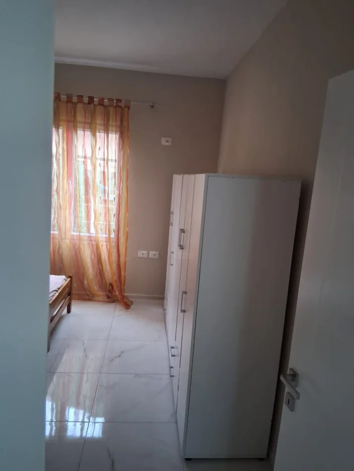 Tirane, affitto appartamento 3+1 Piano 2, 100 m² 550 € (Via Elbasanit)