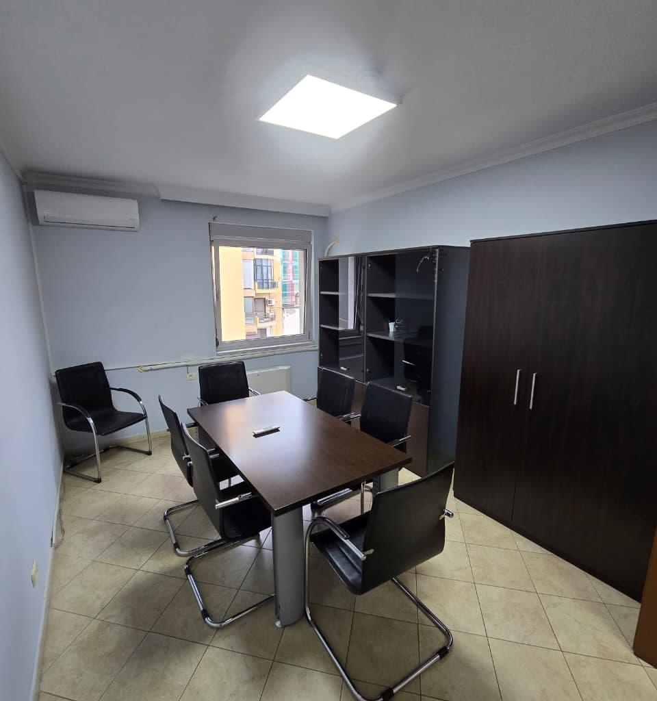 Ambiente ufficio con terrazza, Libri Universitar