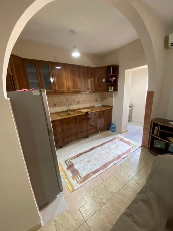 Tirane, affitto appartamento 2+1 Piano 5, 95 m² 680 € (VIA ELBASANIT)