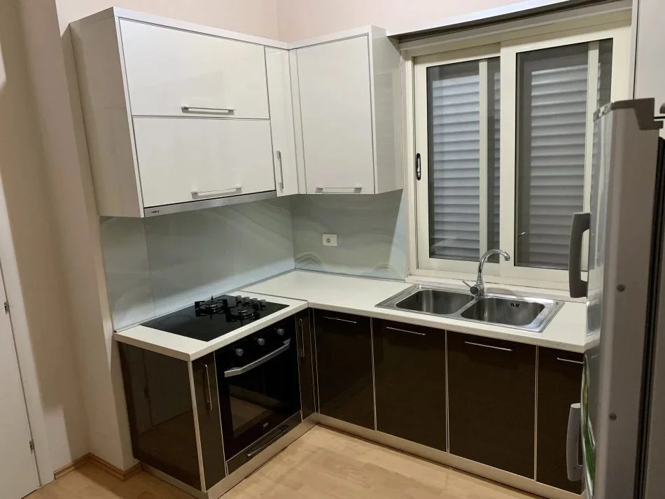 Tirane, Apartment 2+1 for Rent, 4th Floor, 140 m², €600 (Fuat Toptani Street)