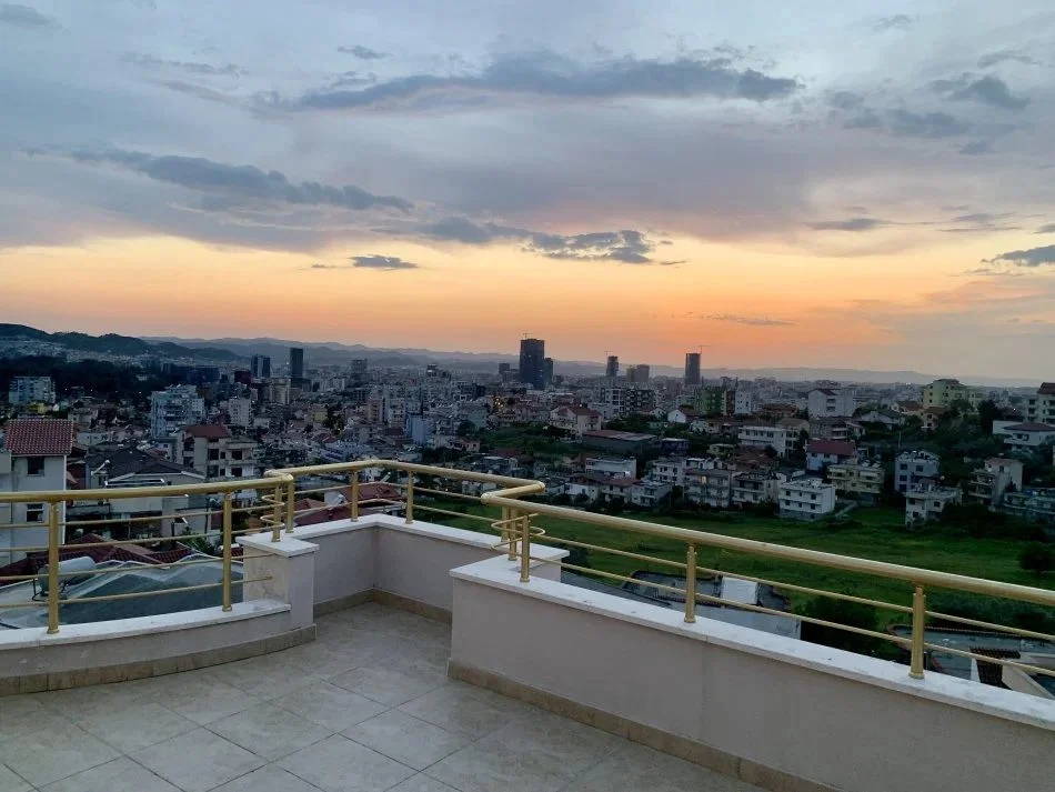 Tirane, Apartment 2+1 for Rent, 4th Floor, 140 m², €600 (Fuat Toptani Street)