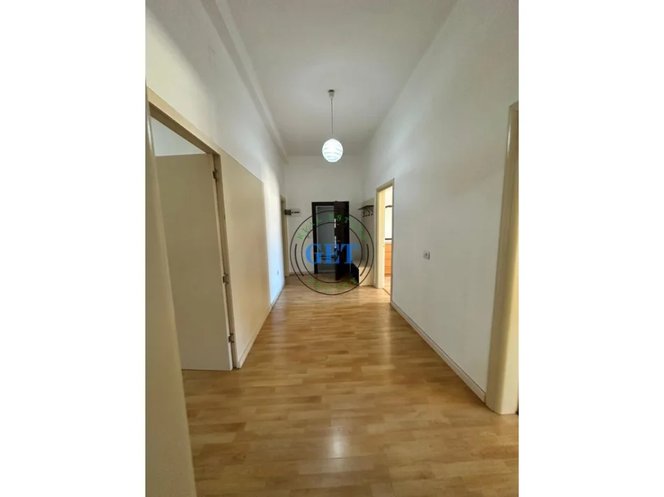 Durres, affitto appartamento 3+1 Piano 3, 100 m² 400 € (Blue Star)
