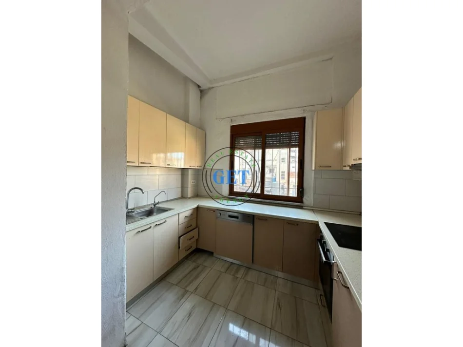 Durres, affitto appartamento 3+1 Piano 3, 100 m² 400 € (Blue Star)
